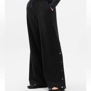 NWT Athleta black MVP Snap Pant wide leg in performance tech twill- XS